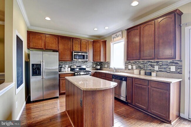 Building Photo - 43893 Eastgate View Drive