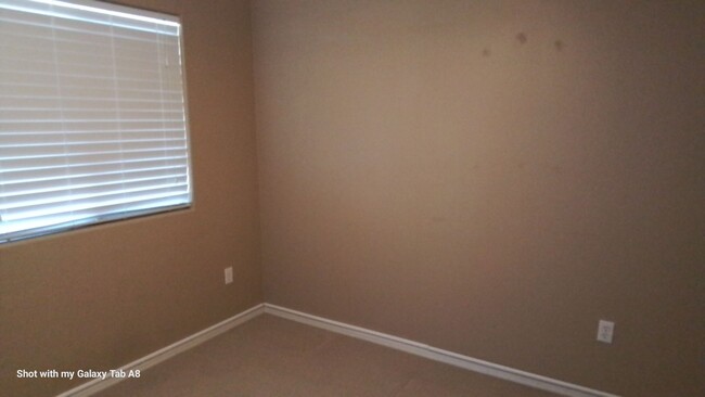 Building Photo - 1/2 half off rent first month for qualifie...