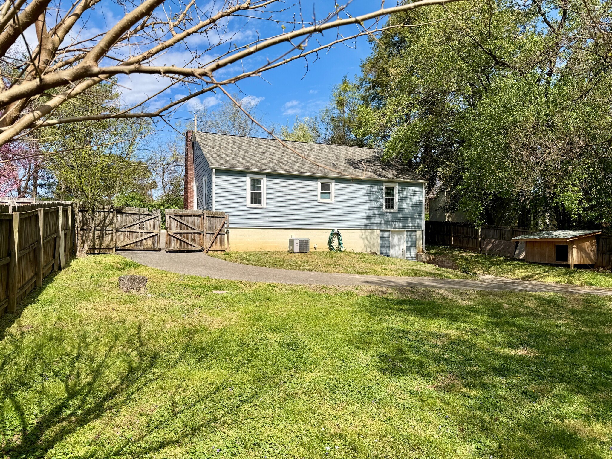 Building Photo - 3232 Fairmont Blvd