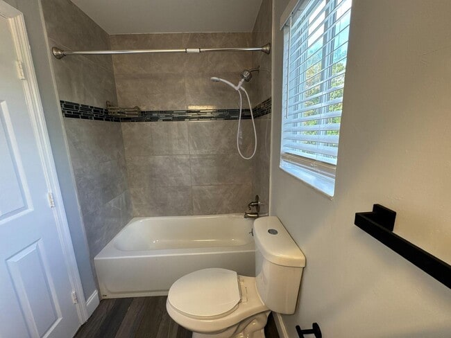 Building Photo - 5516 NW 22nd St