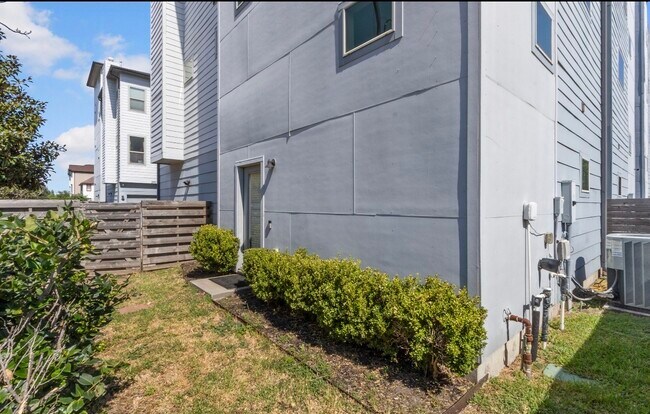 Building Photo - 2911 Blodgett St
