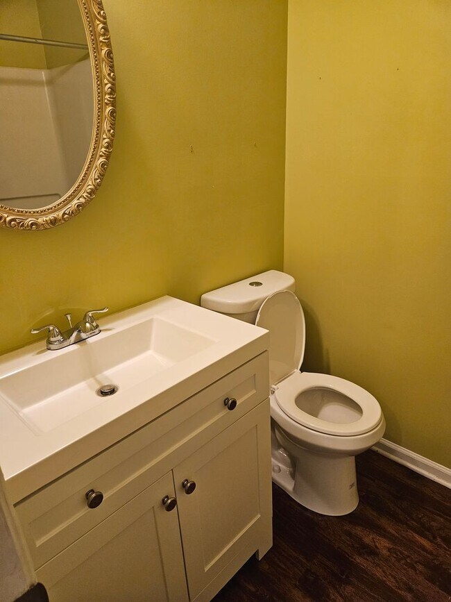 Building Photo - Spacious 3 Bedroom 2.5 Bath Home