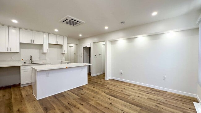 Building Photo - 126 E 3rd St