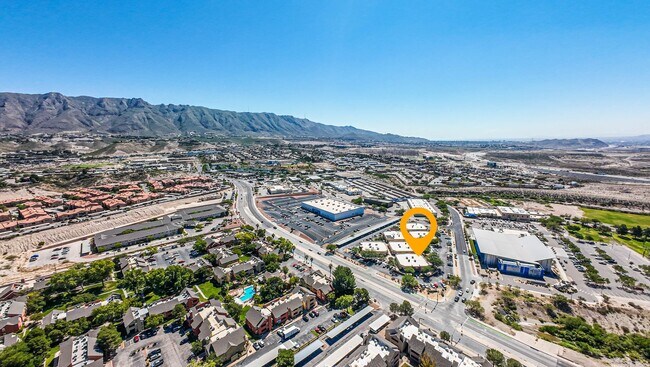 Building Photo - Move-in ready professional office space fo...