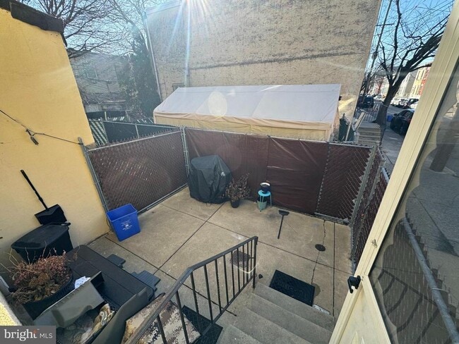 Building Photo - 422 W Huntingdon St