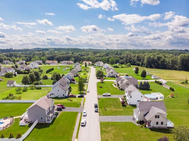 Building Photo - Spacious 4BR House in Hudson