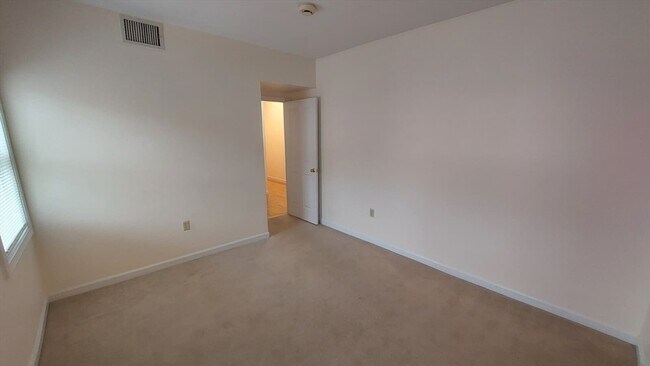 Building Photo - 49 Cedar St