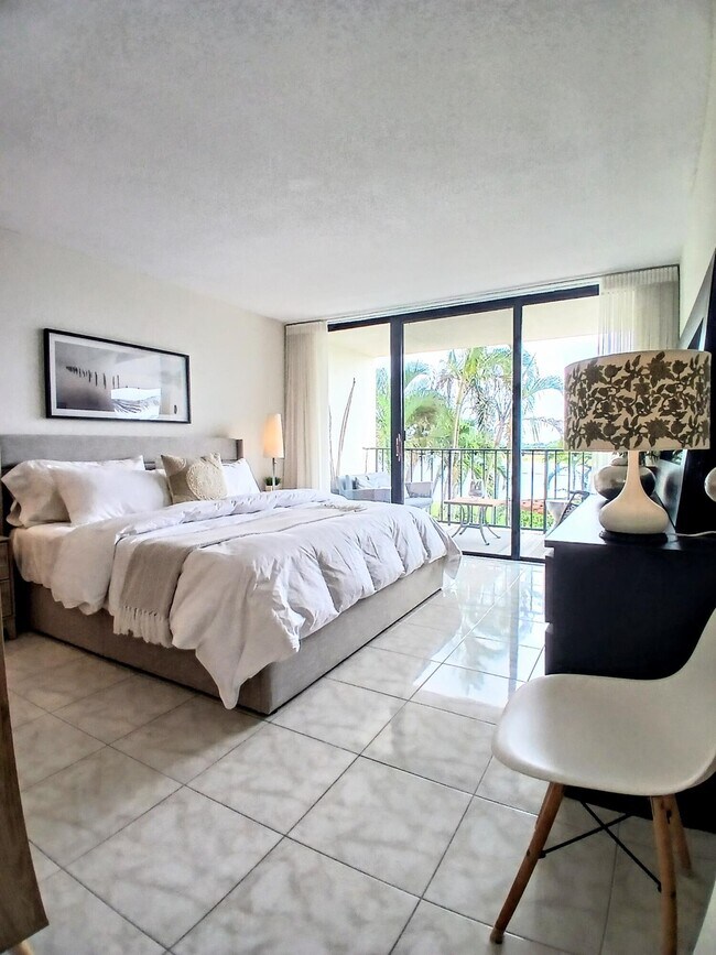 Building Photo - 1830 Embassy Dr