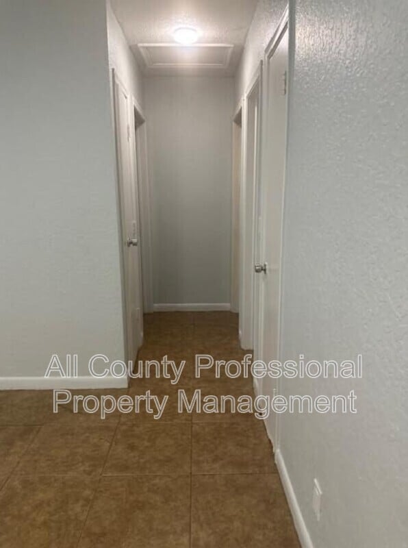 Building Photo - 332 SW 2nd Pl