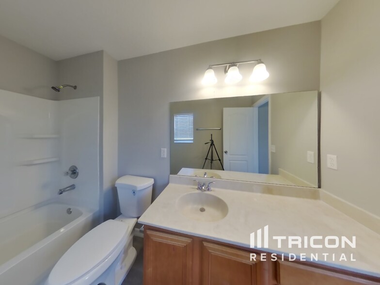 Building Photo - 18816 Litzau Ln