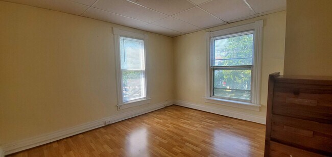 Building Photo - 334 Catherine St