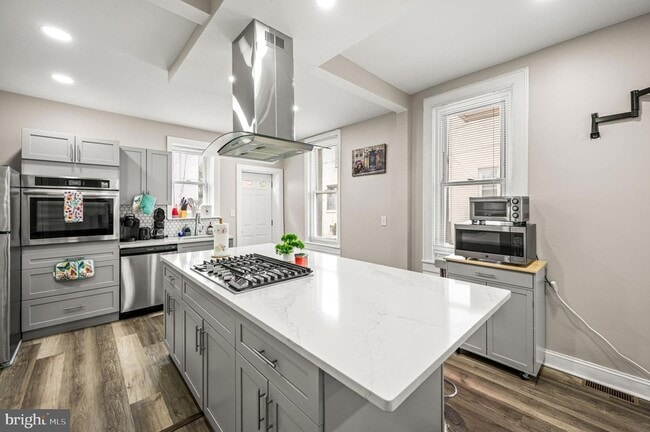 Building Photo - 930 N 30th St