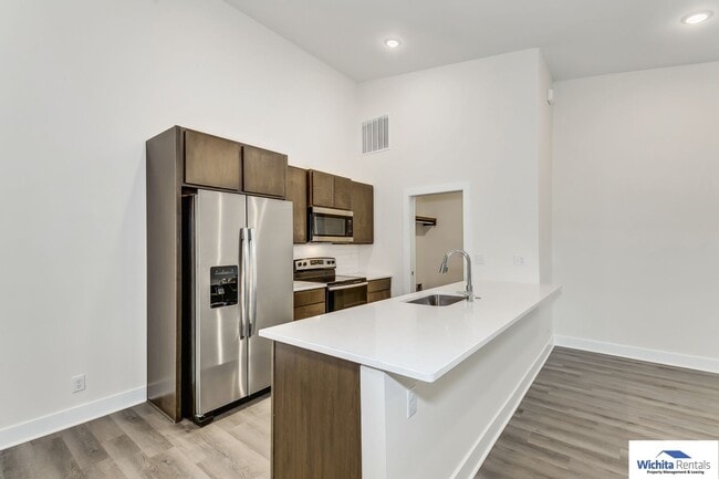 Building Photo - Newer 3 bedroom 2 bath duplex SE Wichita