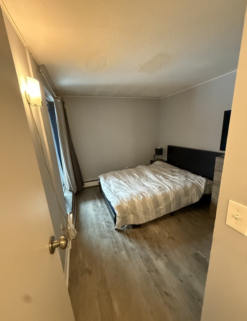 Building Photo - 140 Kenrick St