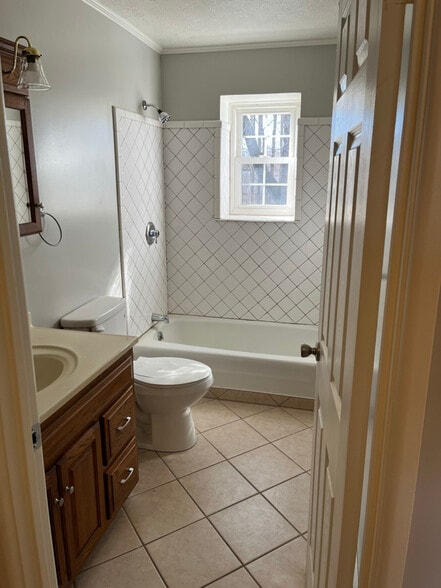 Building Photo - 1267 Rosewood Dr NE