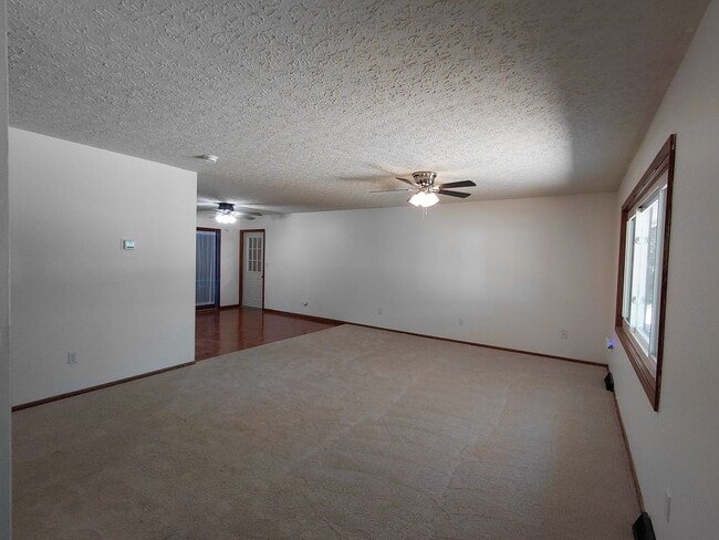 Building Photo - Single Family Home!