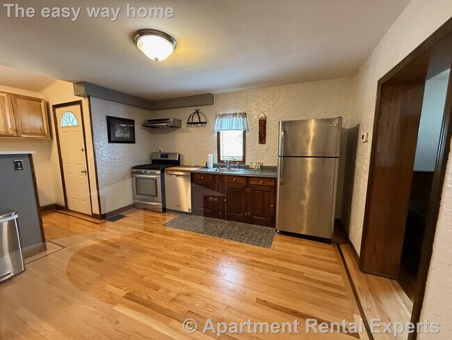 Primary Photo - 19 Pitman St