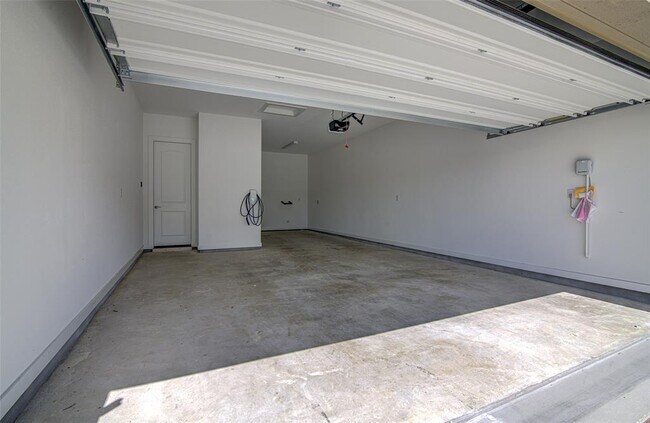 Building Photo - 22300 Lago Lookout Ln