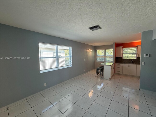 Building Photo - 1301 N 12th Ct