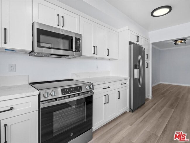 Primary Photo - 7949 Selma Ave