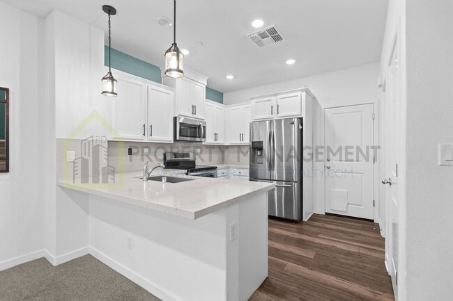 Building Photo - For Rent: Stylish 3-Bedroom Townhouse with...