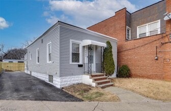 Building Photo - 4924 Pearl Rd