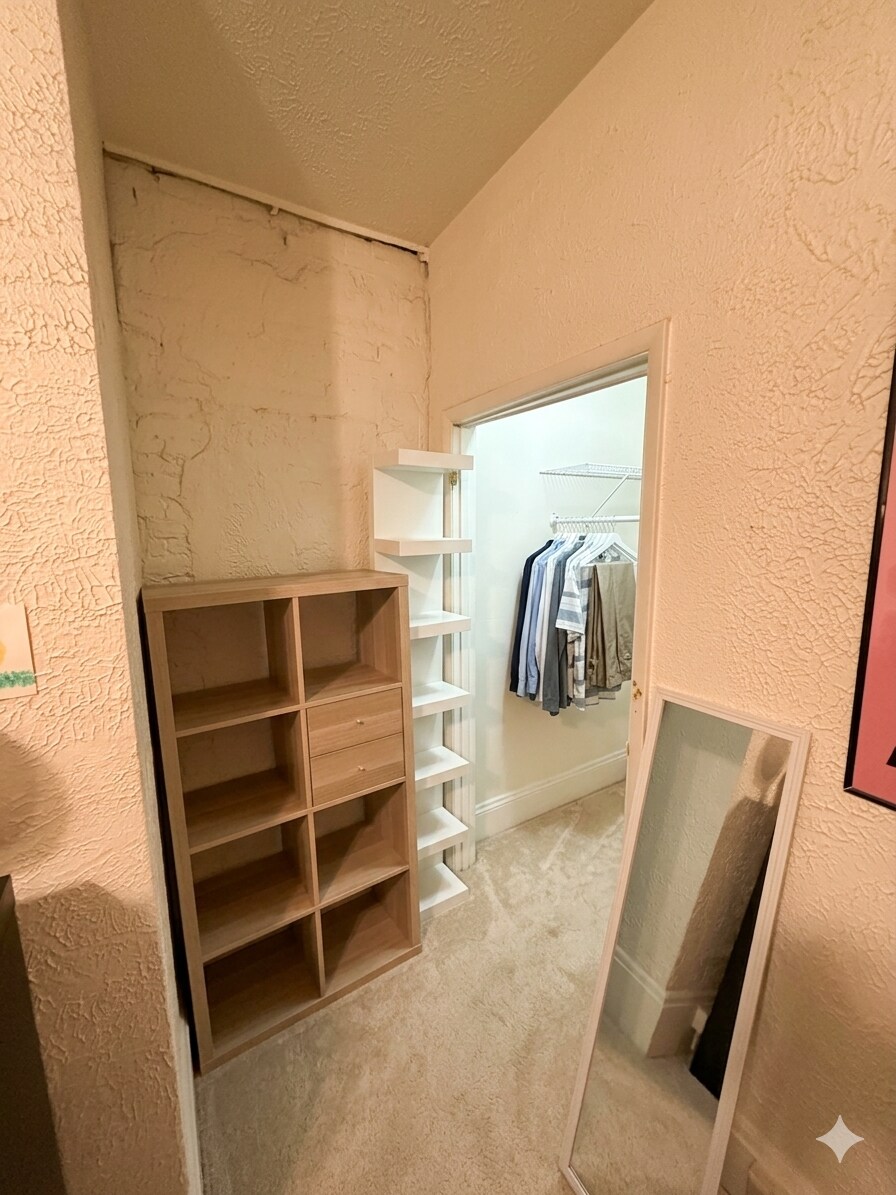 Building Photo - 2910 E Carson St