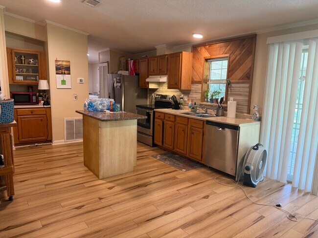 Building Photo - 1/2 Acre lot with updated 3 bedroom/2 bath modular home + guest house