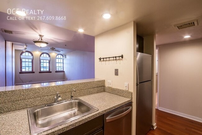 Building Photo - 301 Race St