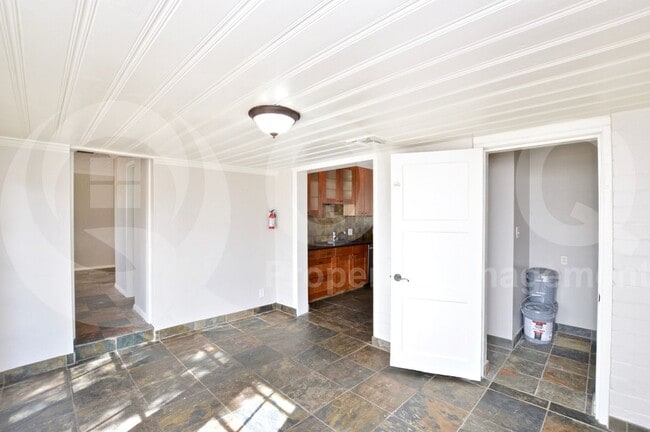 Building Photo - 317 E Catalina Dr