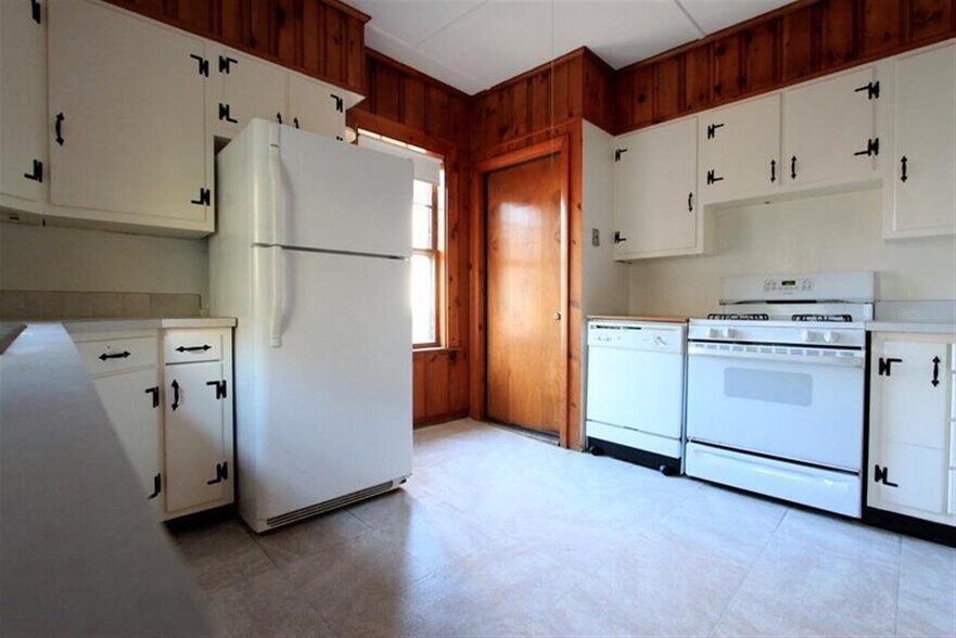 Building Photo - 92 Rogers Ave