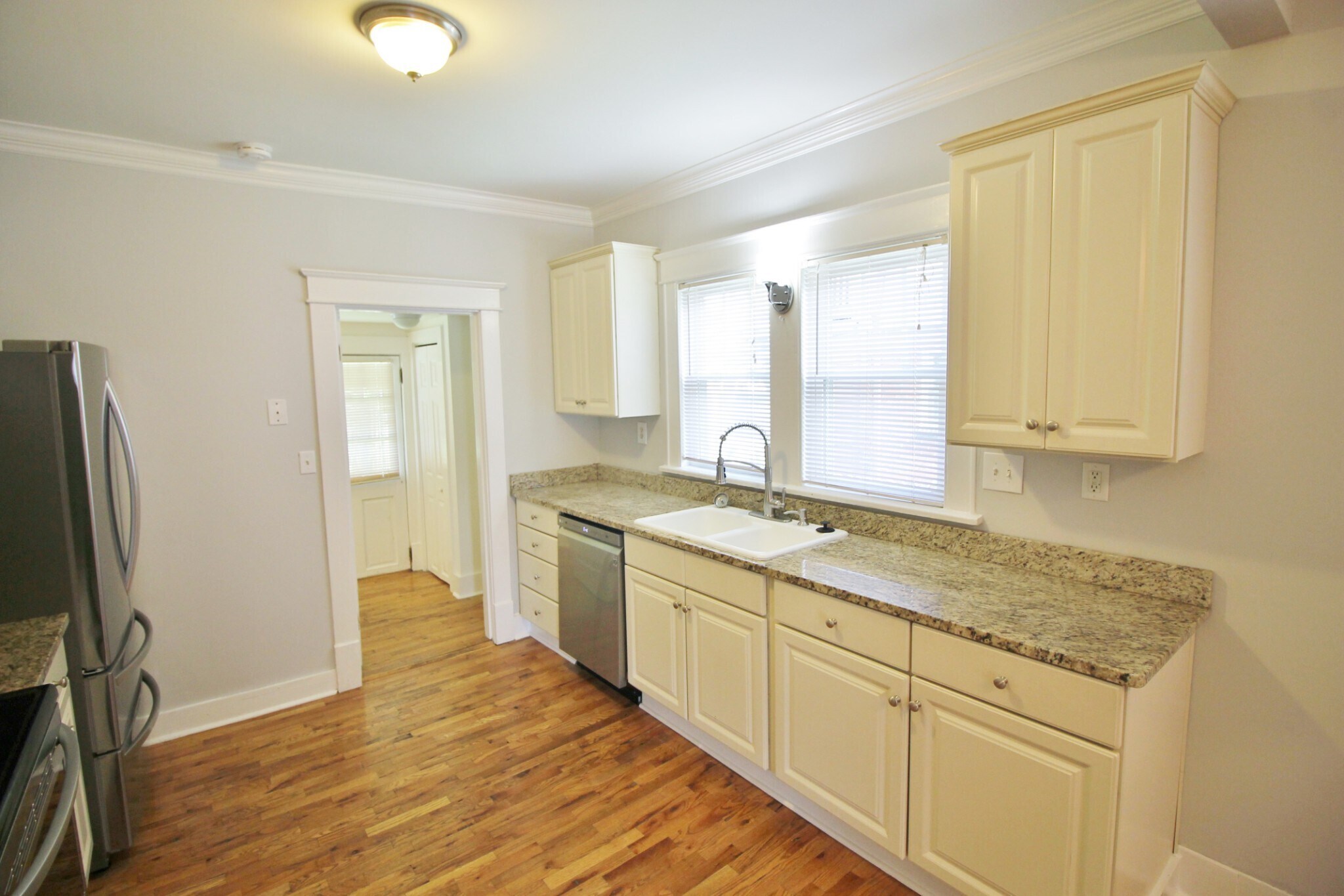 Building Photo - 1711 Villa Pl