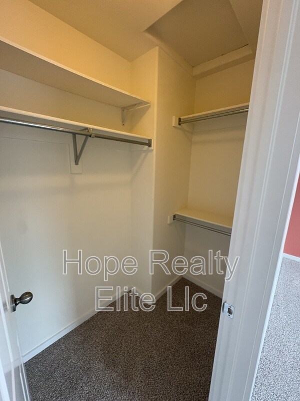 Building Photo - 5198 Dovetail Ln