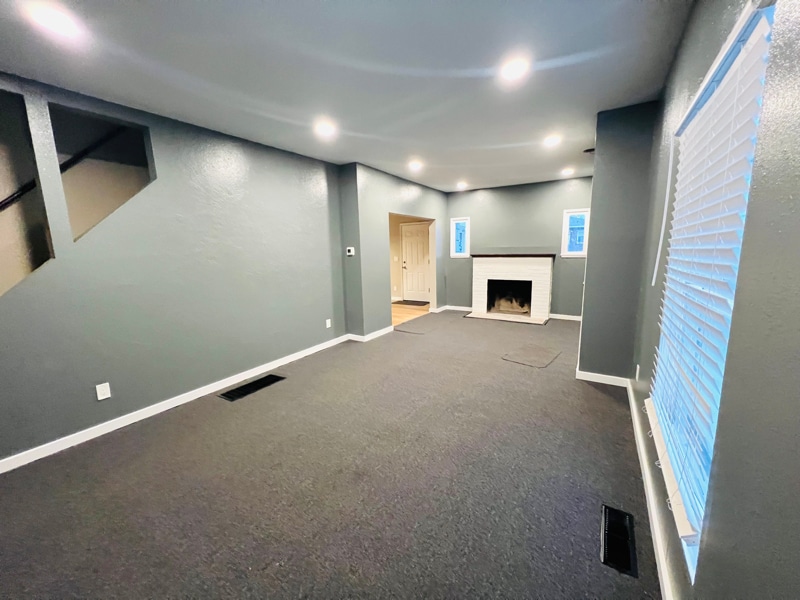 Building Photo - 260 W Chestnut St