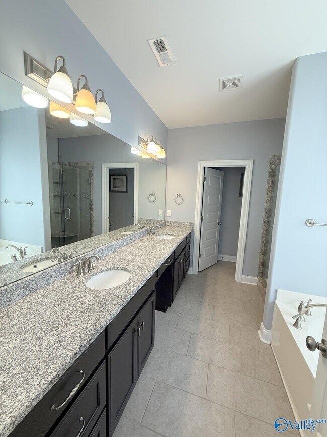 Building Photo - 218 Woodgrove Dr