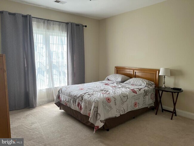 Building Photo - 8107 Kylemore Way