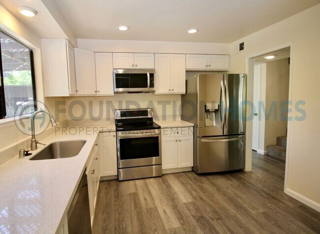 Building Photo - 404 San Marin Dr