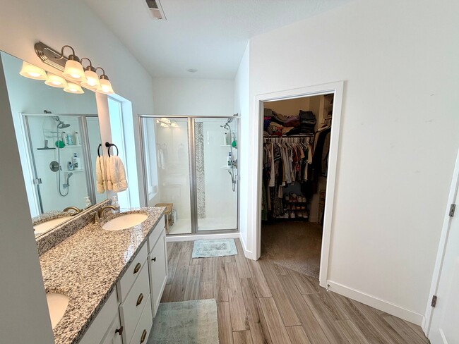 Building Photo - 4416 W Glendon Dr