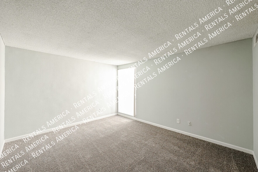 Building Photo - 3214 S El Camino Dr