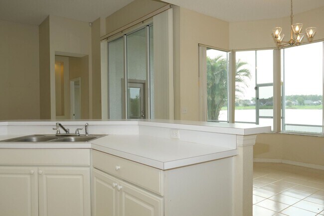 Building Photo - Beautiful, 3/2, single family, waterfront ...