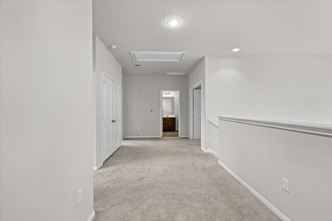 Building Photo - 516 E Slaughter Ln