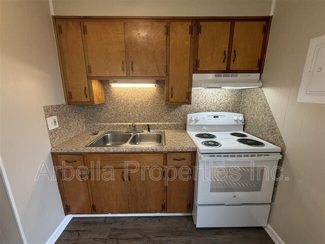 Building Photo - 1404 Bloomingdale Rd