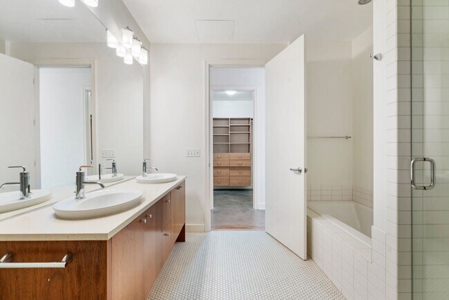 Building Photo - The Civic - 2 bed/2 bath, east facing 16th...
