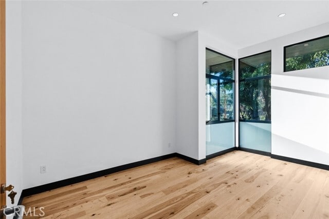 Building Photo - 922 W Clark Ave