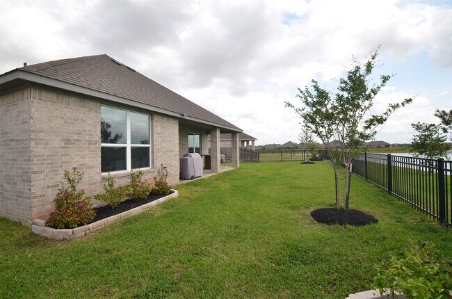 Building Photo - 1696 Daylight Lk Dr