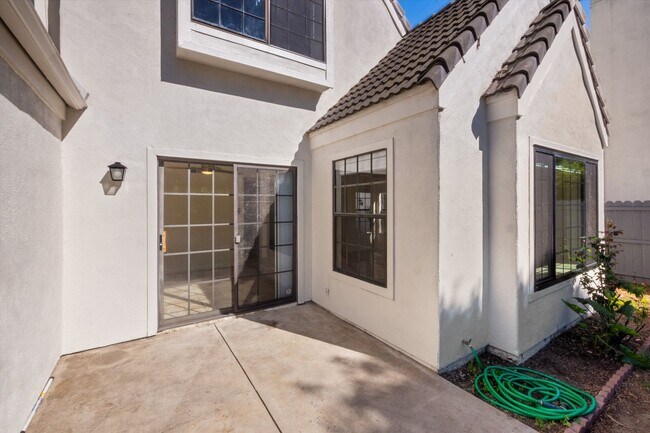 Building Photo - Large Renovated 3bed x 2.5bath Townhouse with Private Patio & 2-Car Garage