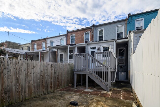 Building Photo - 1109 W 40th St