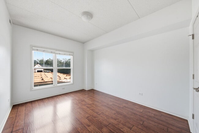 Building Photo - 125 Lakeview Dr