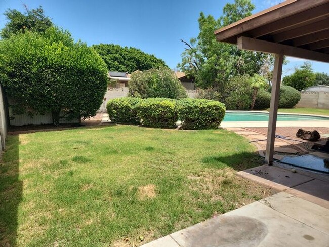 Building Photo - COMING SOON!! Ranch Style 3 bed/1.75 Bath,...