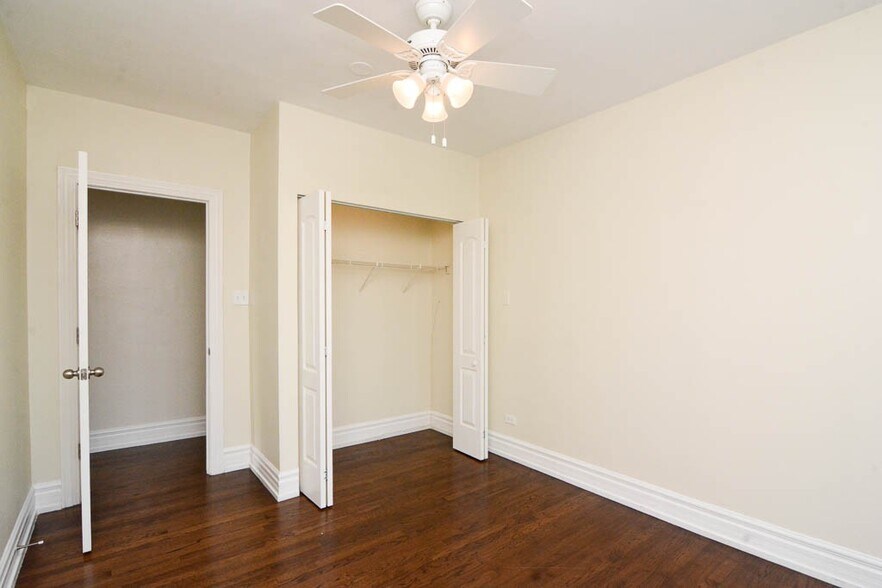 Building Photo - 3819.5 N Greenview Ave
